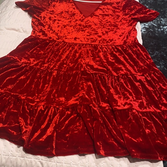 Riley&Rae woman’s velvet red dress Classic look Valentine’s vibe - Picture 2 of 5